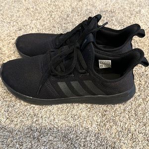 Adidas slip on super comfy all black tennis shoes